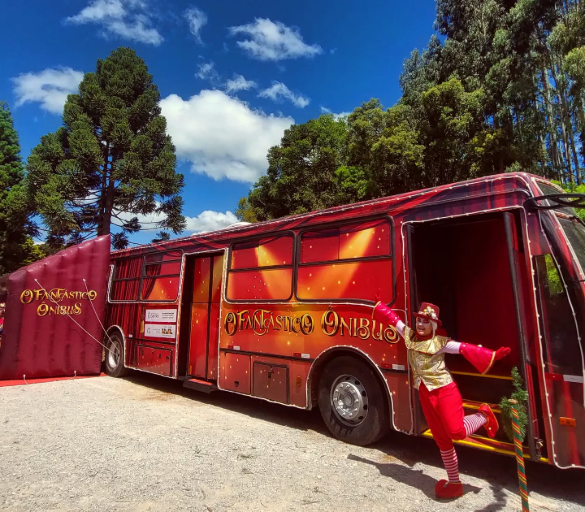 Lojas MM convida público para visitar ônibus com 'fábrica' do Papai Noel nesta terça